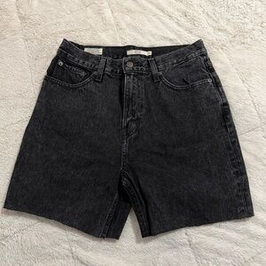 Levi’s Short Raw Hem | 5.5” | 28W